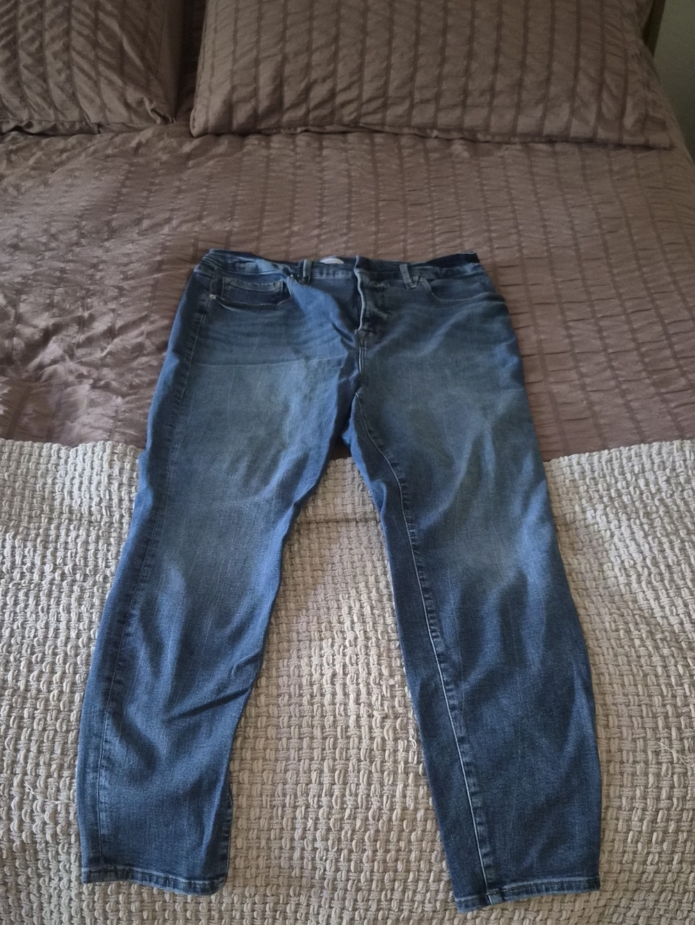 Good American Blue Denim Jeans with Contrast Stitching